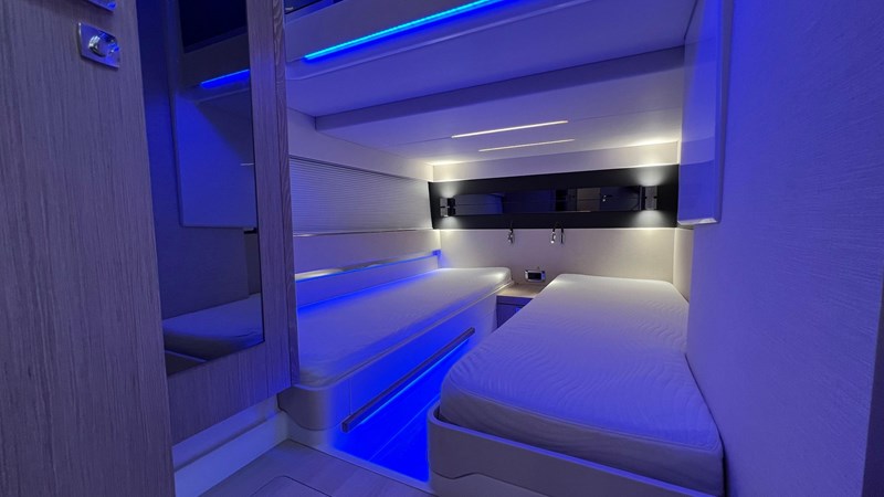 Twin cabin on the aft part