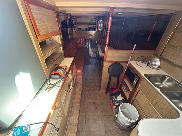 SALON LOOKING FORWARD