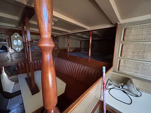 SALON & QUEEN BERTH STRB