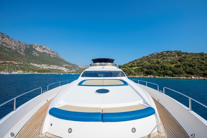 Sunseeker 82Y Basya Nicoli Foredeck