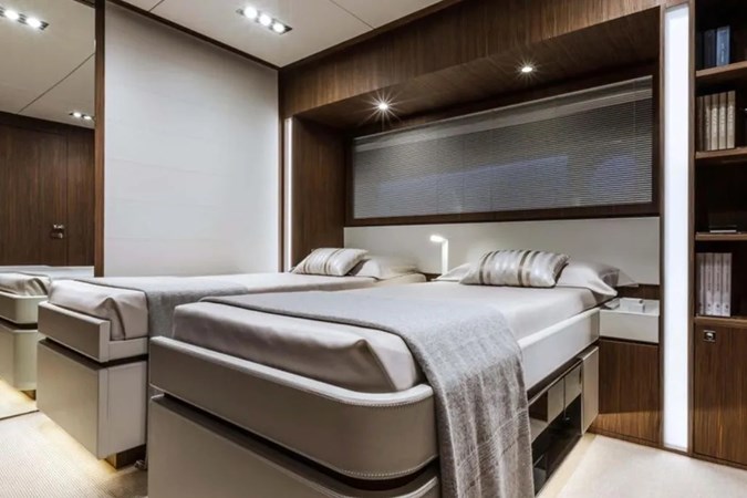 2017-riva-88-domino-super-guest