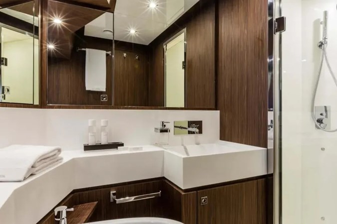 2017-riva-88-domino-super-head2