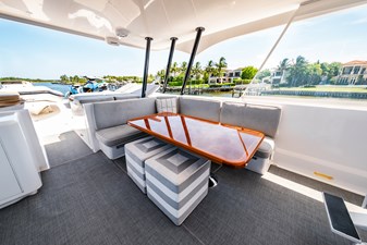 Flybridge Seating to Port
