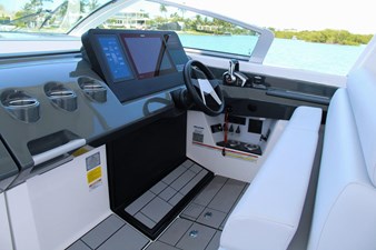 HELM / NAVIGATION