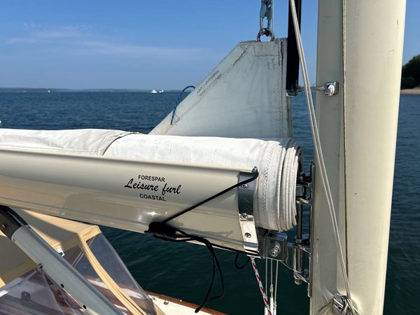 GALLUP, 2011 Alerion 33