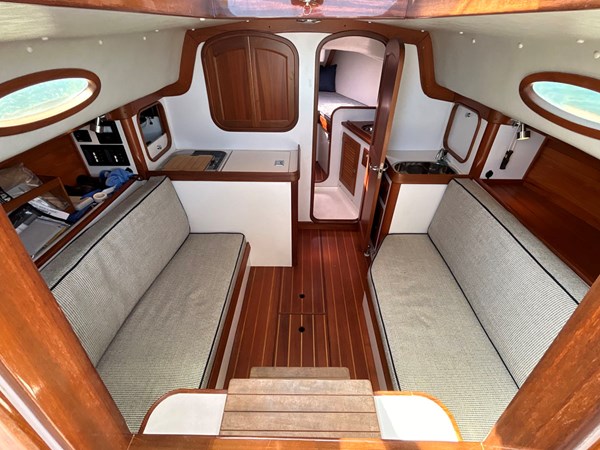 GALLUP, 2011 Alerion 33