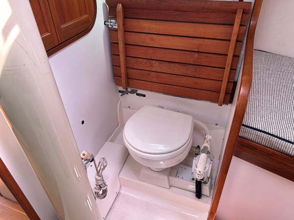 GALLUP, 2011 Alerion 33