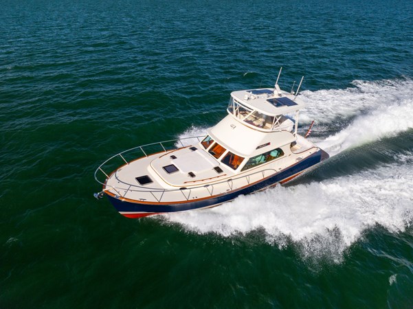 2014 Hinckley Talaria 48 BAREFOOT