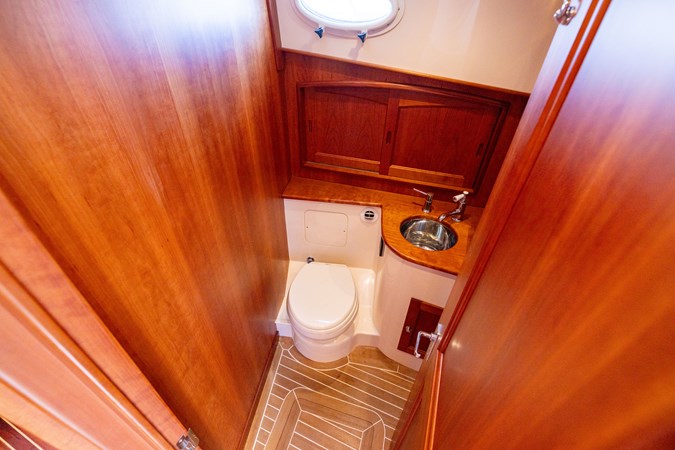 2014 Hinckley Talaria 48 BAREFOOT