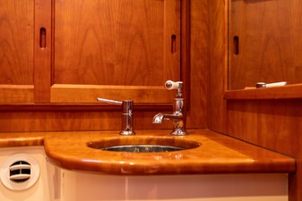 2014 Hinckley Talaria 48 BAREFOOT