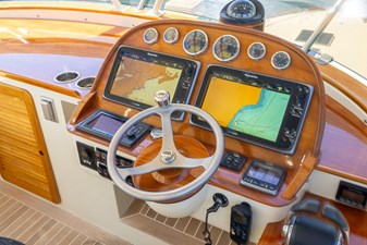 2014 Hinckley Talaria 48 BAREFOOT