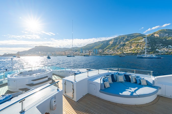 Sunpad and Jacuzzi Starboard Sundeck