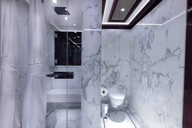 Twin Cabin Port Forward en suite