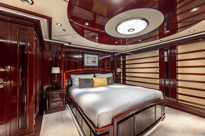 VIP Stateroom Starboard Aft (King Bed)