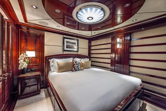 Guest Stateroom Starboard Forward (Queen Bed)
