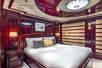 VIP Stateroom Starboard Aft (King Bed)