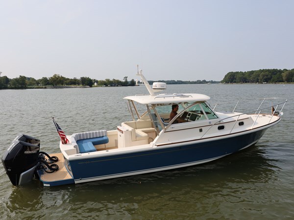 Starboard Beam with Twin L-Settees