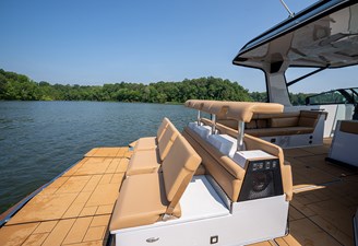 Transom loungers and stools