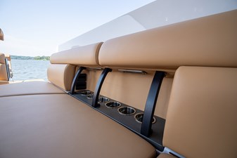 Stbd cockpit cup holders