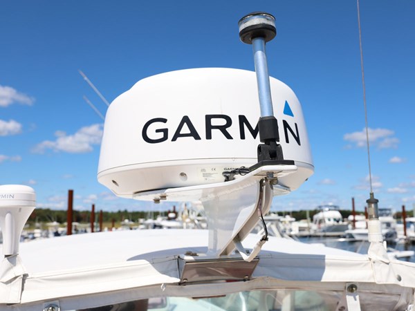 SIDEKICK, 2007 Hunt Yachts Surfhunter 29: Garmin Radar