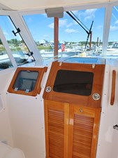 SIDEKICK, 2007 Hunt Yachts Surfhunter 29: Companionway and Glove Box