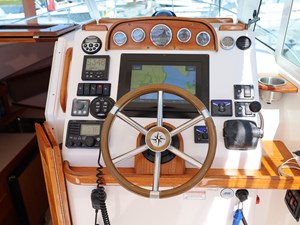 SIDEKICK, 2007 Hunt Yachts Surfhunter 29: Helm