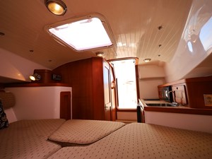 SIDEKICK, 2007 Hunt Yachts Surfhunter 29: Interior Looking Aft