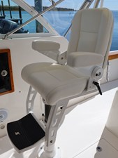 SIDEKICK, 2007 Hunt Yachts Surfhunter 29: Optional Stidd Helm Chair