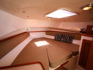 SIDEKICK, 2007 Hunt Yachts Surfhunter 29: Vee Berth w Filler