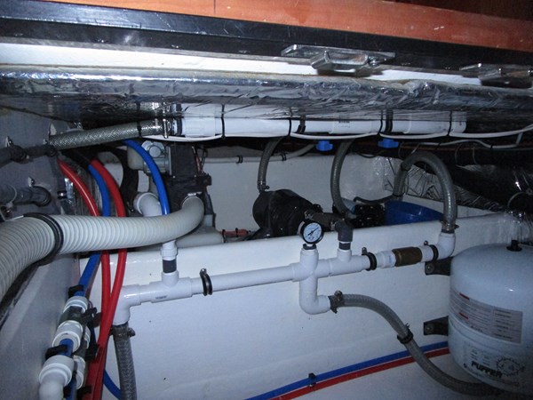 Aft salon bilge to starboard