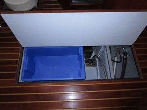 Forward salon bilge