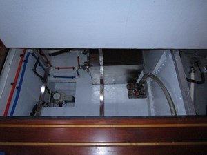 Forward salon bilge