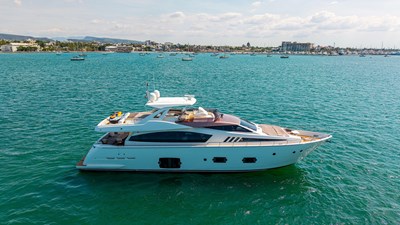 Ferretti Yachts 800