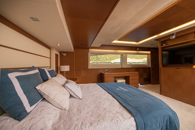 La Rubia Interior – Master Cabin