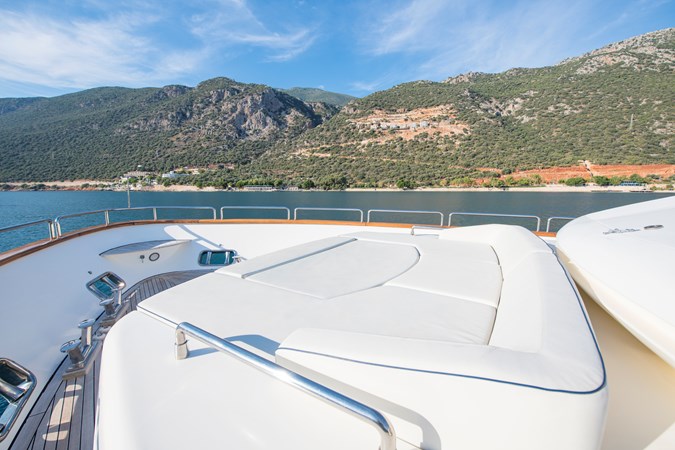 La Rubia Exterior – Foredeck
