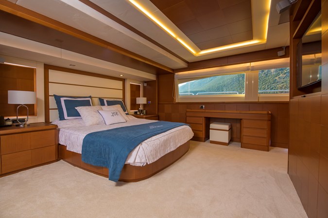 La Rubia Interior – Master Cabin