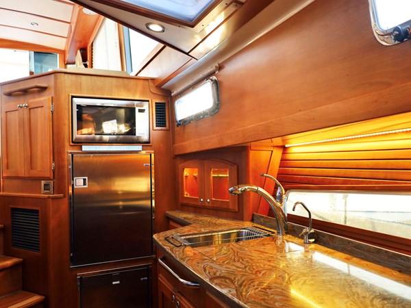 DEFY GRAVITY, 2018 Sabre 48 Flybridge Sedan