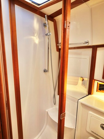 DEFY GRAVITY, 2018 Sabre 48 Flybridge Sedan