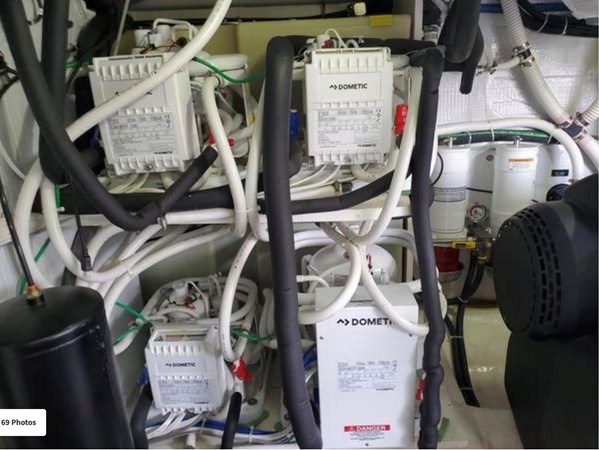 DEFY GRAVITY, 2018 Sabre 48 Flybridge Sedan, Dometic Controls