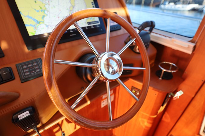 DEFY GRAVITY, 2018 Sabre 48 Flybridge Sedan, Teak Wheel