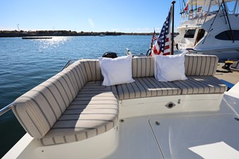 DEFY GRAVITY, 2018 Sabre 48 Flybridge Sedan, Cockpit Settee
