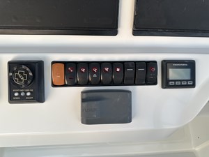 DEFY GRAVITY, 2018 Sabre 48 Flybridge Sedan, Flybridge Helm Detail