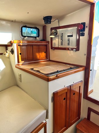 Interior Starboard Aft, 2003 Fortier 26