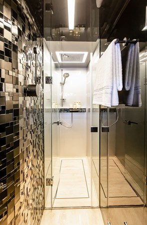 Bering 70 Interior photos (20)