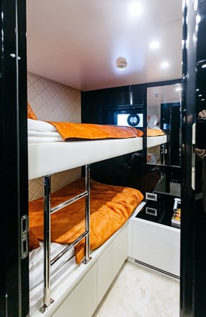 Bering 70 Interior photos (5)