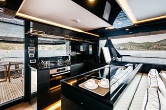 Bering 70 Interior photos (2)