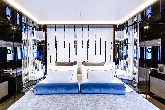 Bering 70 Interior photos (15)