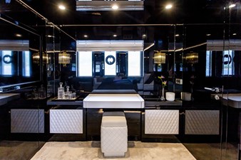 Bering 70 Interior photos (17)