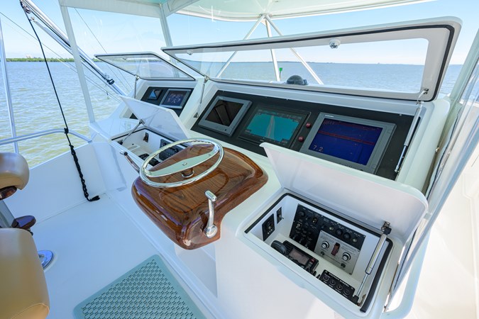 Release teak helm pod and thruster buttons on single levers