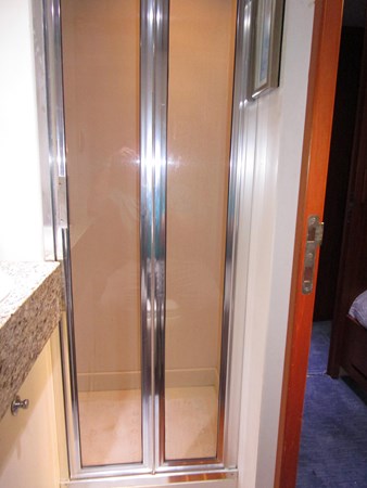 Starboard cabin shower